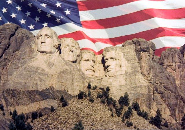 MOUNT RUSHMORE FLAG POSTCARD
