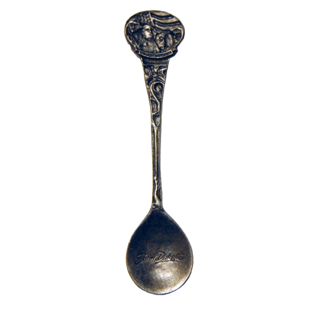 MOUNT RUSHMORE PEWTER FLAG SPOON